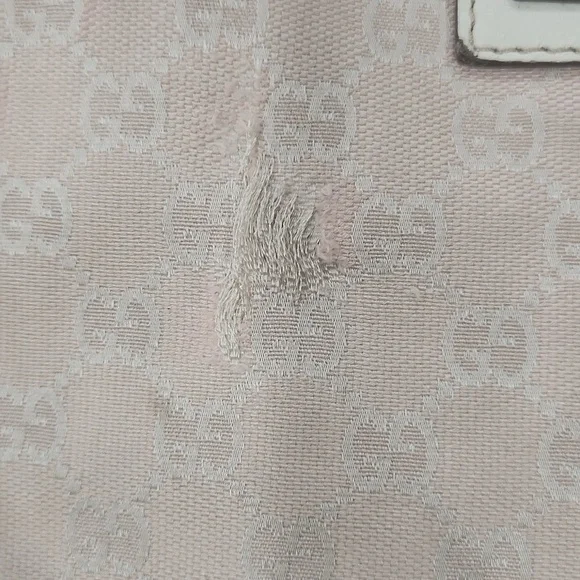 Gucci Pink Crossbody Bag with Gold Accents - Picture 5 of 15